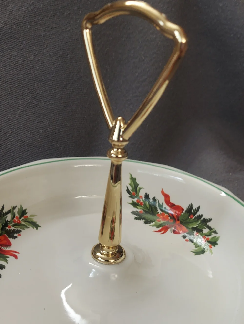 Vintage Pfaltzgraff Christmas Serving Dish w/ Gold Tone Metal Handle Bows Holly